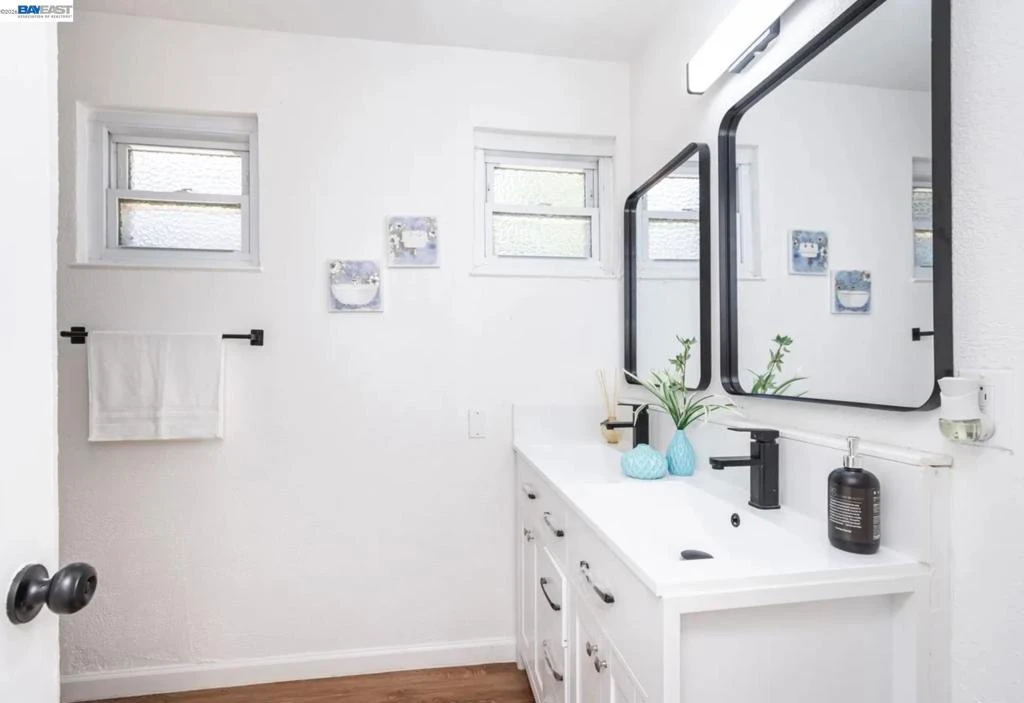 Photo 6 of 2257 Edison Ave