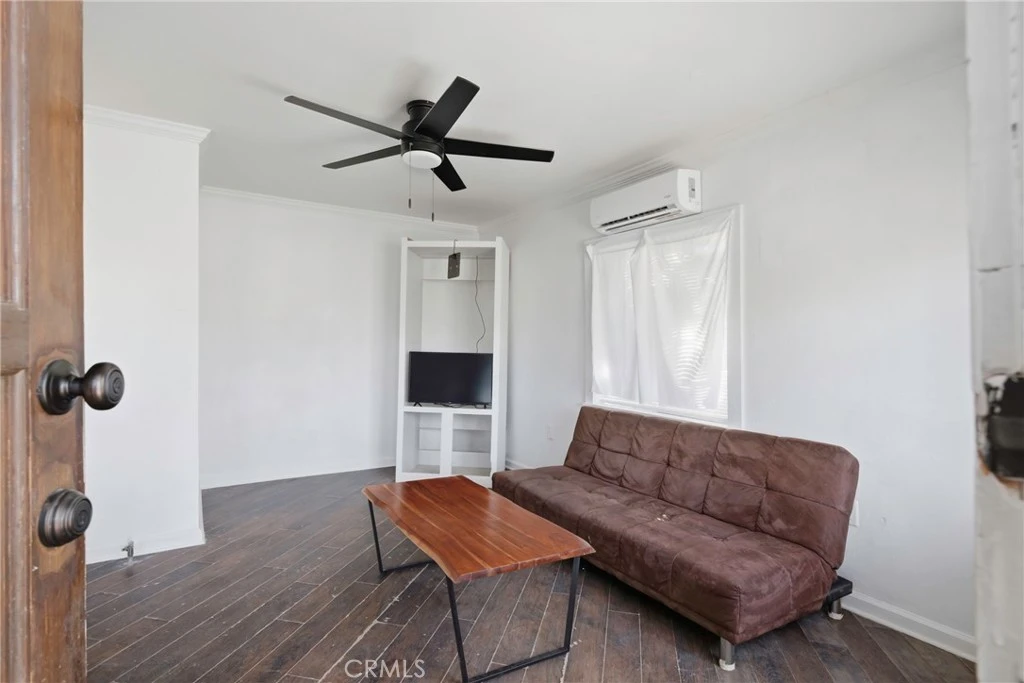 Photo 6 of 1043 Wood Street