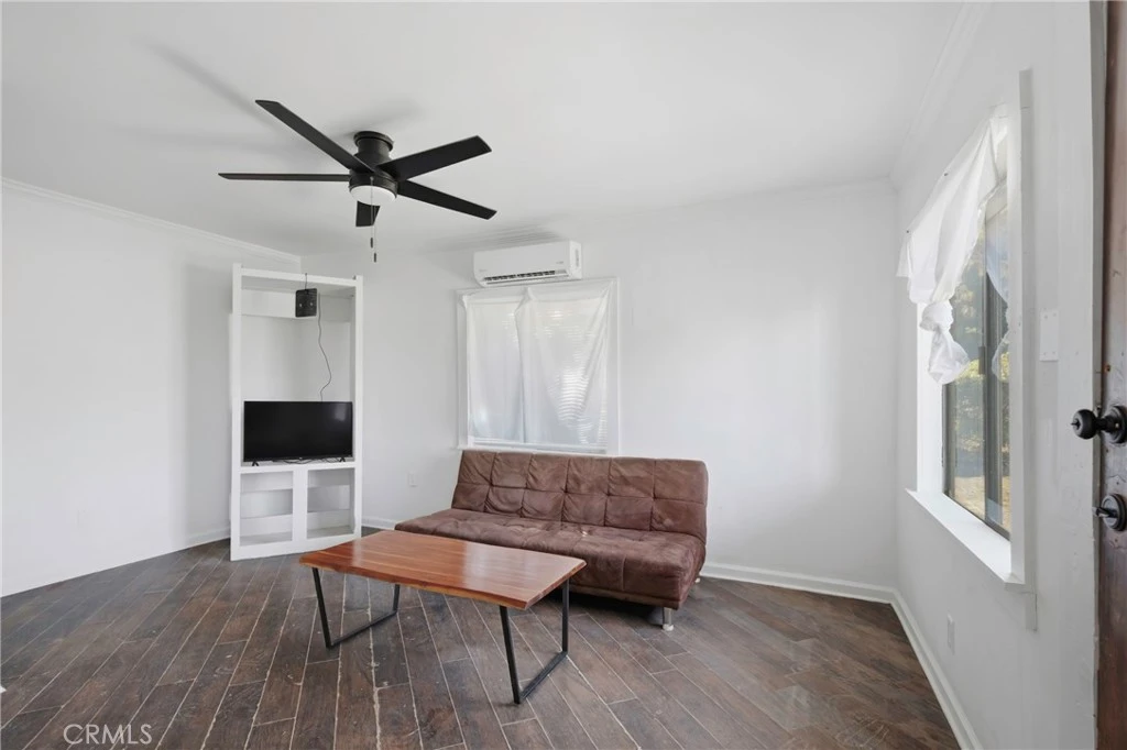 Photo 8 of 1043 Wood Street