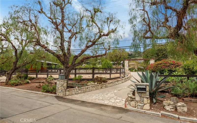 57 Narcissa Drive photo 2