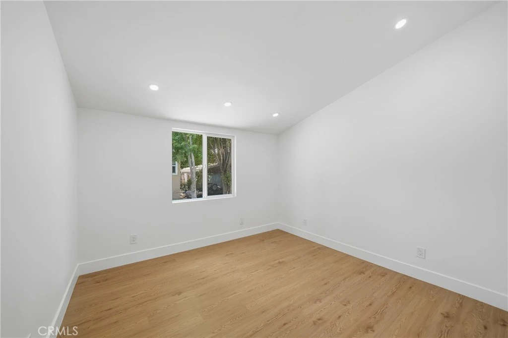 Photo 14 of 939 W 8th