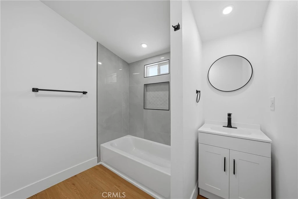 Photo 19 of 939 W 8th