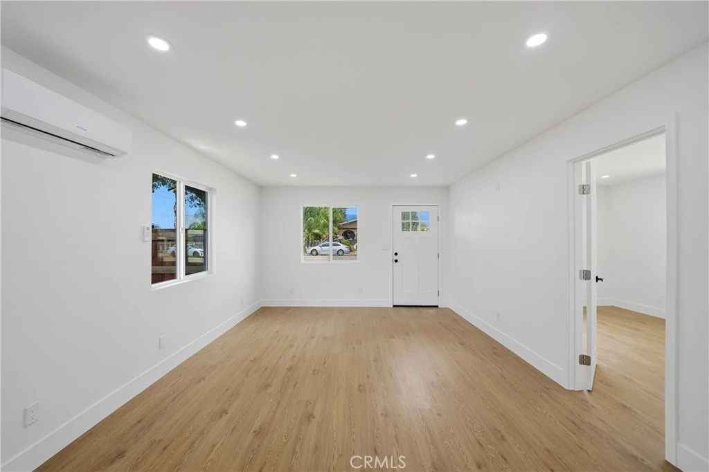 Photo 9 of 939 W 8th