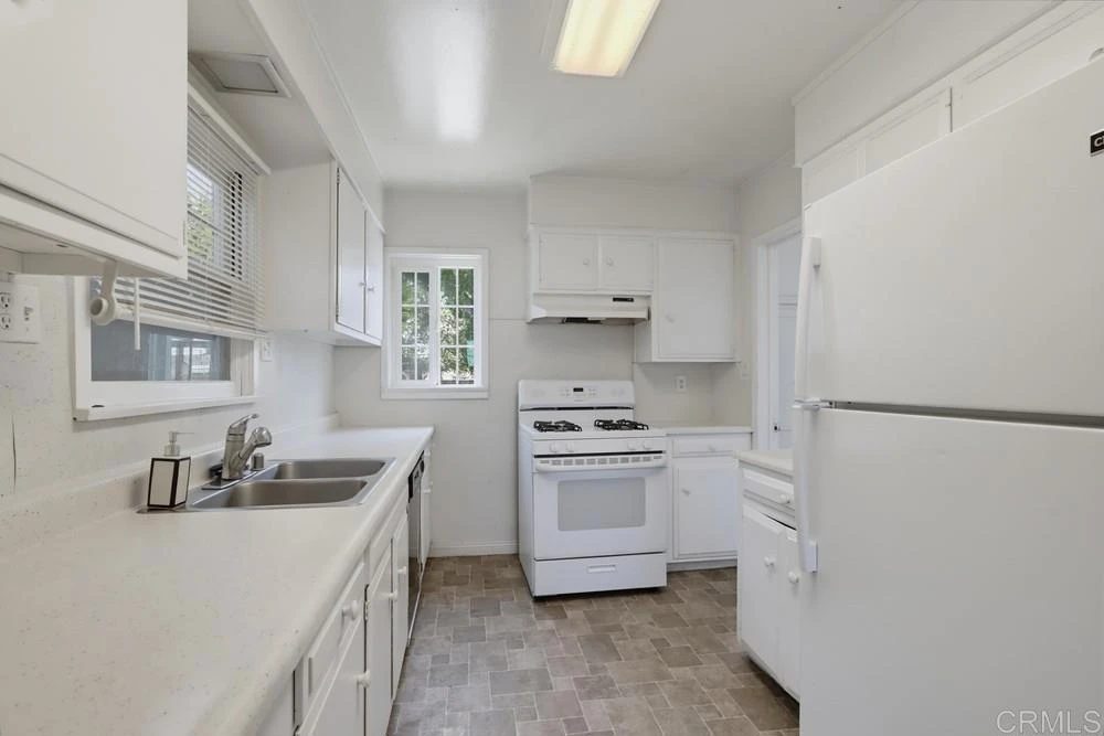 Photo 11 of 452 Park Way