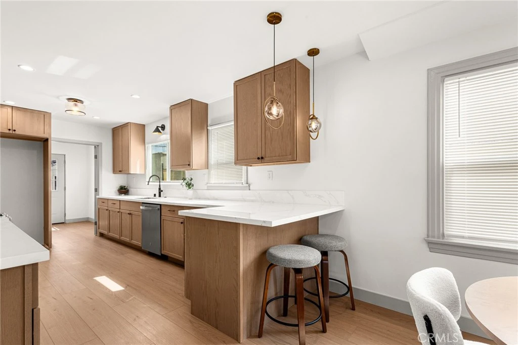 Photo 11 of 1707 W 65th Place
