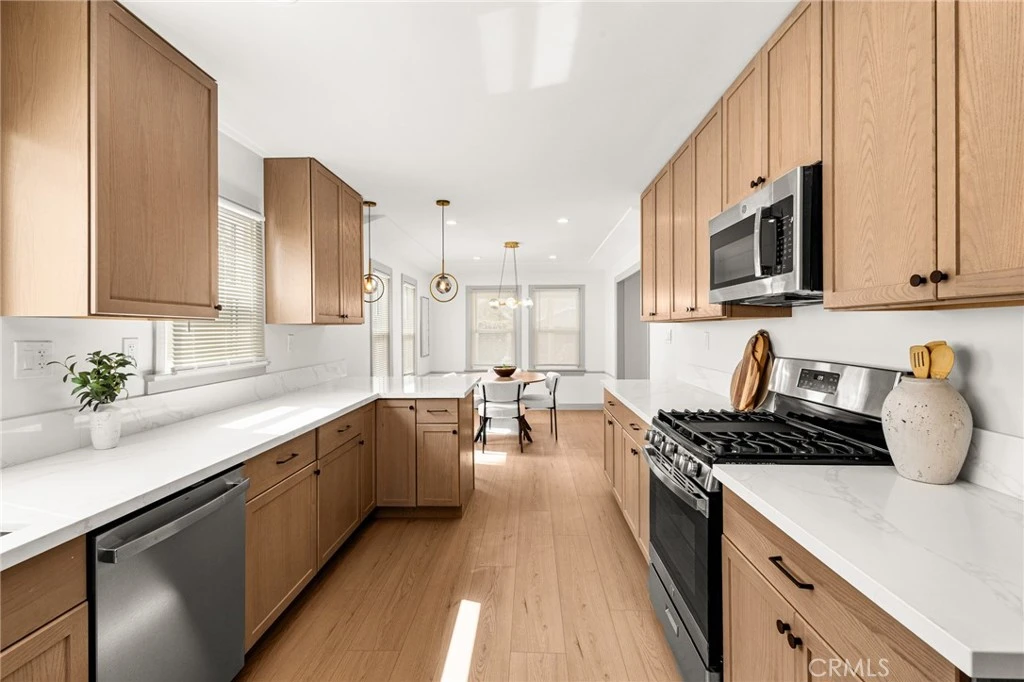 Photo 13 of 1707 W 65th Place