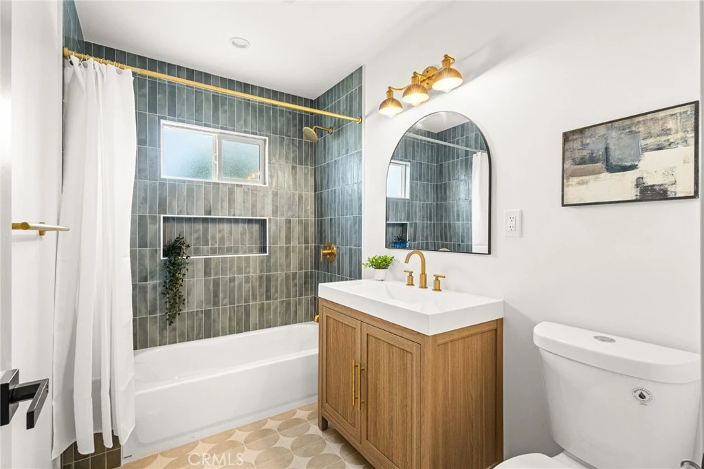 Photo 16 of 1707 W 65th Place