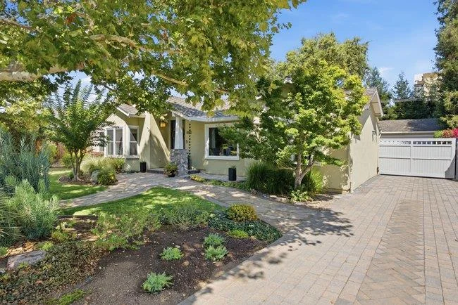 Photo 2 of 880 Opal Drive