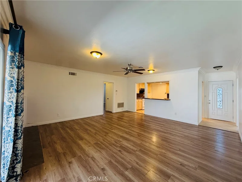 1525 W Houston Avenue photo 2