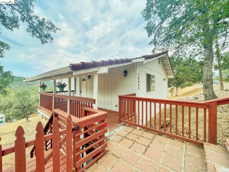 20809 Caylor Drive photo 2