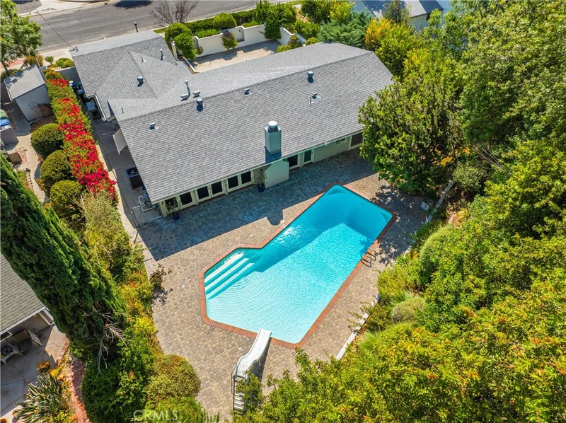 Photo 2 of 5300 Blanco Avenue