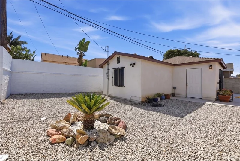 10646 S Wilton Place photo 2
