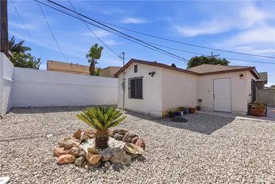 10646 S Wilton Place photo 2