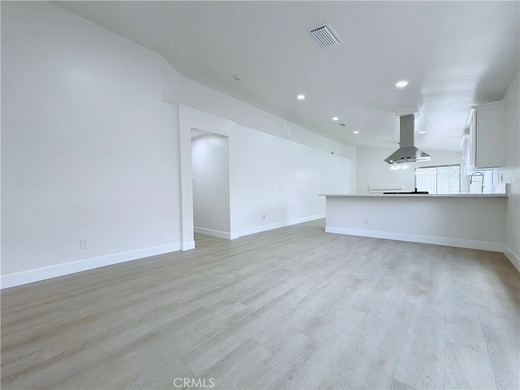 Interior 4