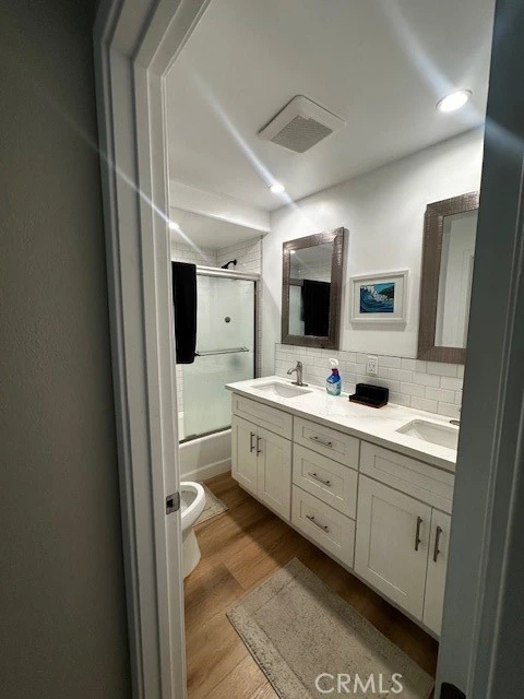 Interior 4