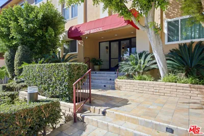 1121 N Olive Drive 302