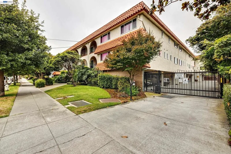 2133 Santa Clara Ave 328