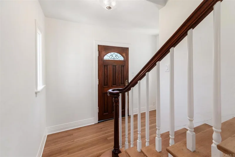 Photo 2 of 678 Silvergate Ave