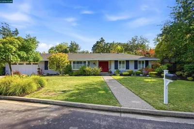 640 Dolphin Dr photo 2