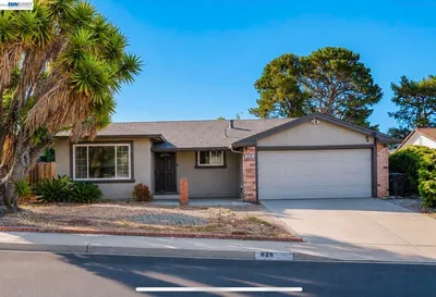 828 Coral Dr