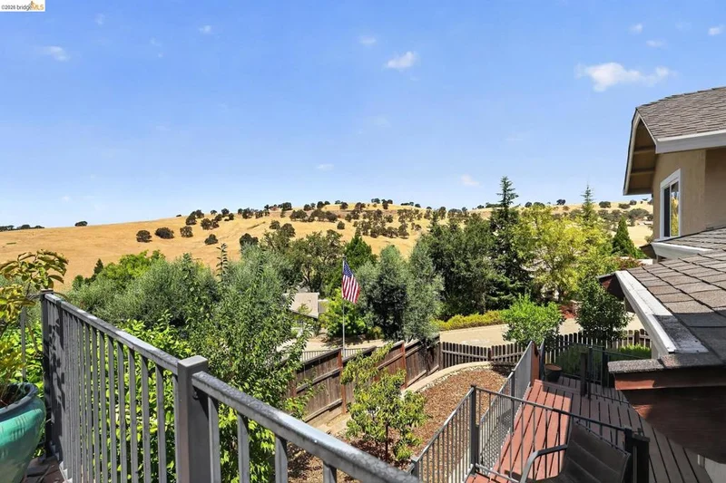 Photo 2 of 231 Sutter View Ct