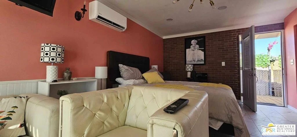 Interior 4