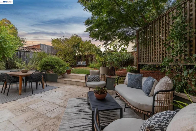 Photo 2 of 847 PERALTA AVENUE