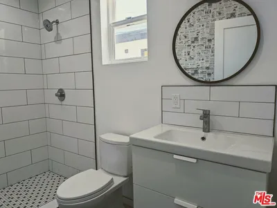 1731 Franklin Street 4 photo 2