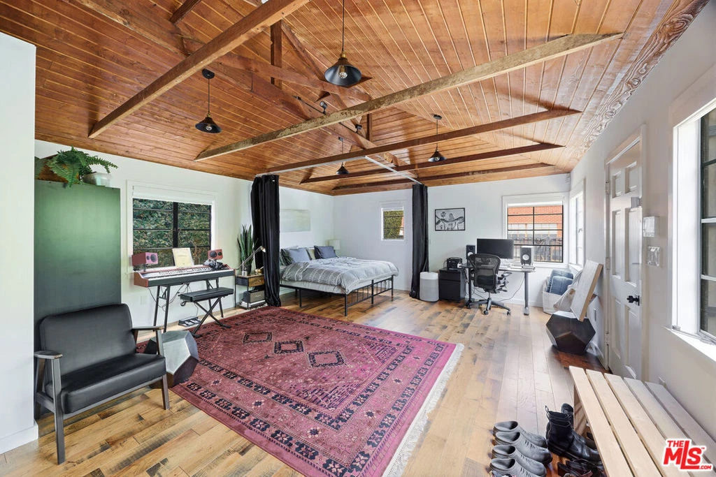 Interior 4