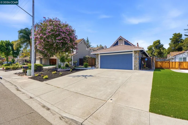 Photo 2 of 1116 Larkspur Dr