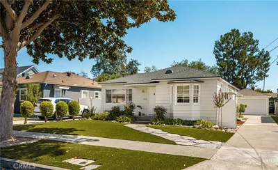 1034 E Palmyra