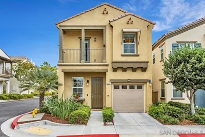 1656 Calle De La Flor