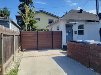 2828 E 10th