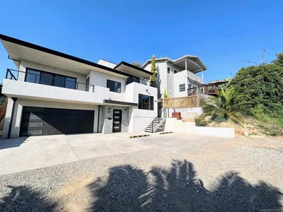 426 Sloane Ave photo 2