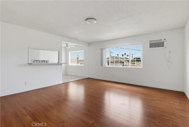 408 N Electric F photo 2