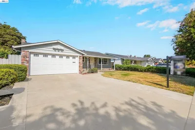 25353 Calaroga Ave photo 2