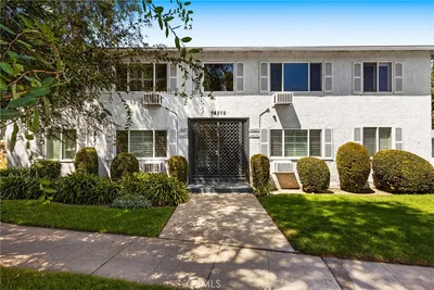 14625 Moorpark Street photo 2