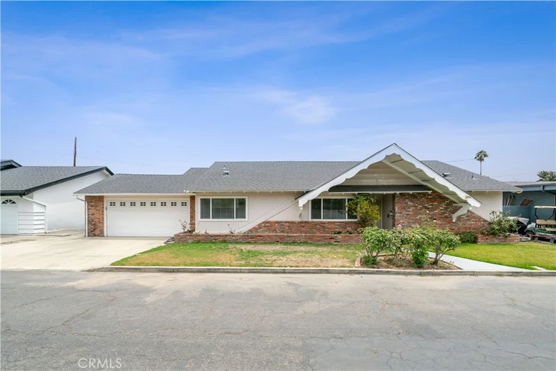 1019 E Walnut Avenue