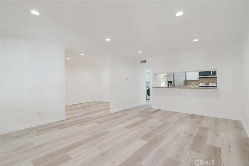 333 Burchett Street 111 photo 2