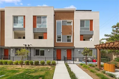 1816 E 1st 440