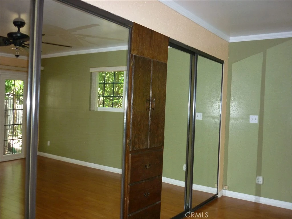 Interior 4