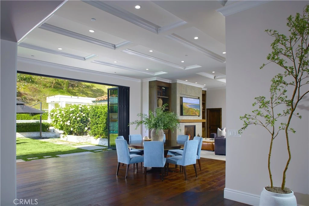 Interior 4