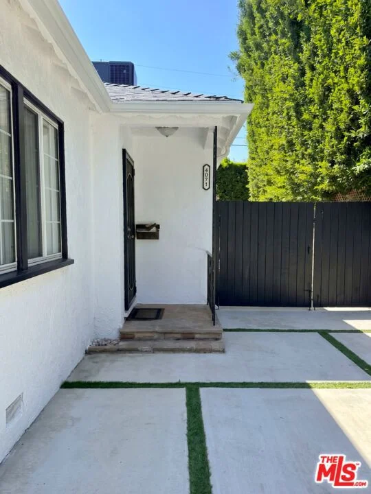 4071 Sawtelle Boulevard photo 2