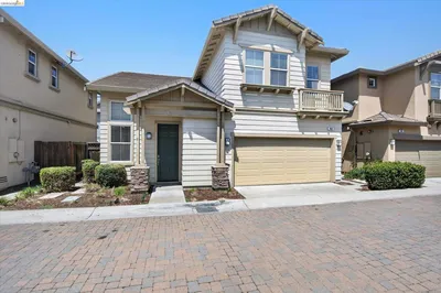 463 Blue Flax Ct