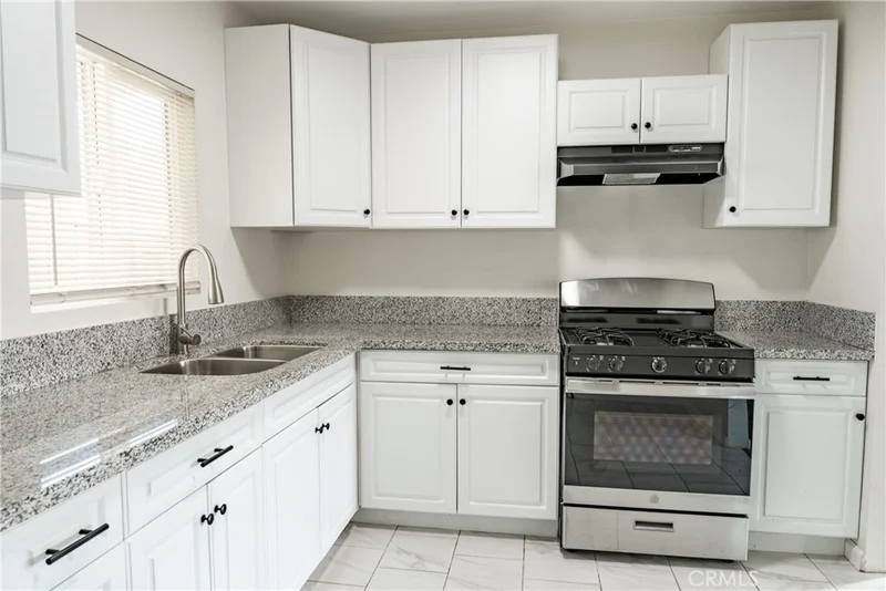 Photo 2 of 1102 E 18th Street