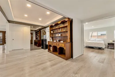 3102 S Pacific photo 2