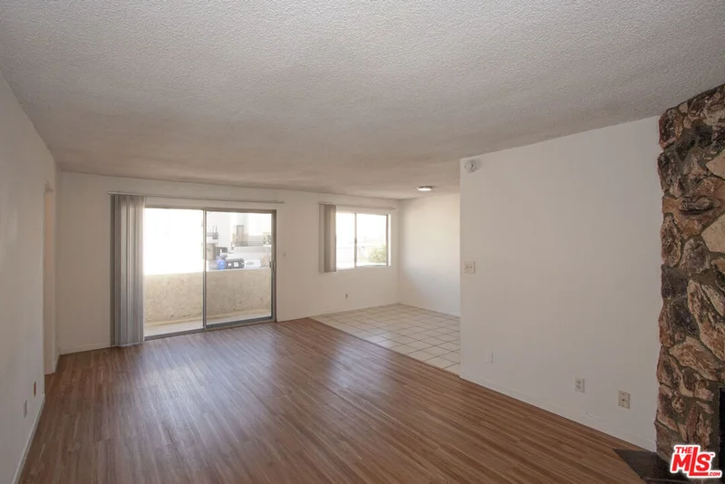 11515 Ohio Avenue 3 photo 2