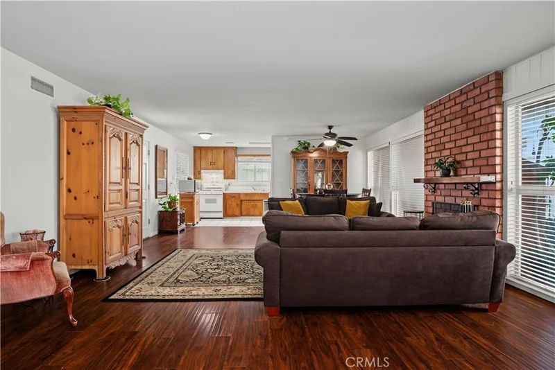 Photo 2 of 7921 Fallbrook