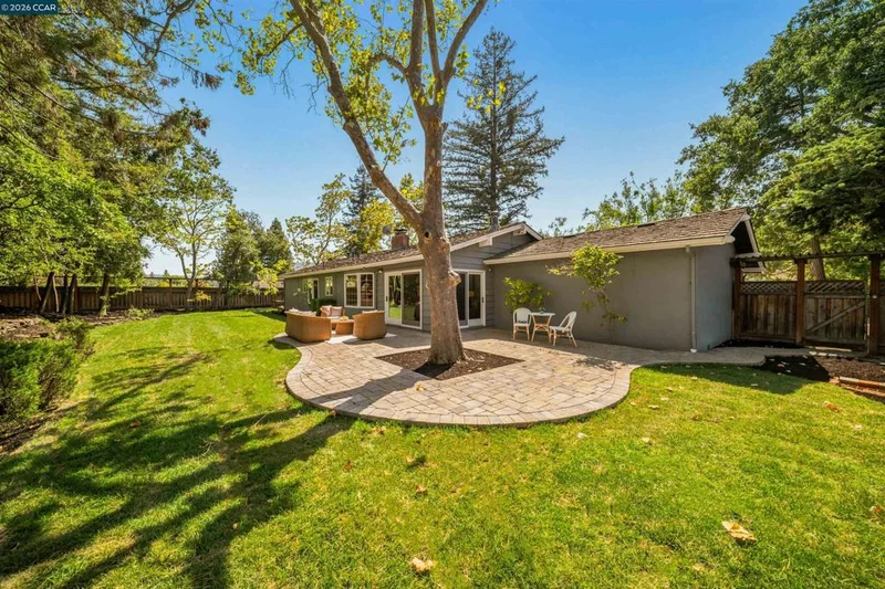 Photo 2 of 805 Turrini Dr