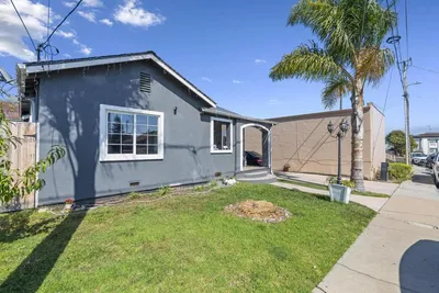 12 Eastern Drive photo 2